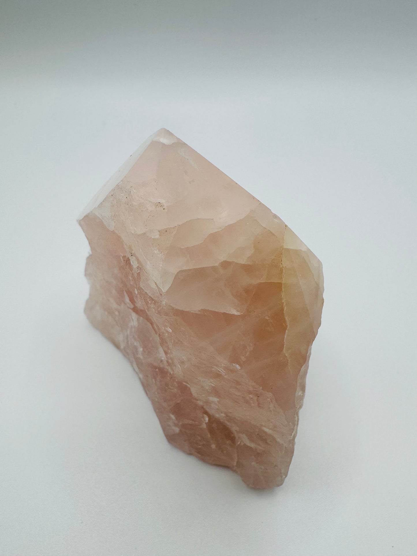 Roher Rosenquarz mit geschliffener Spitze - Naturstein